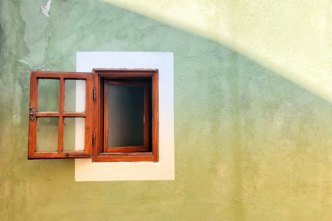 Open Windows and Outdoor Drafts (Image Credits: Unsplash)
