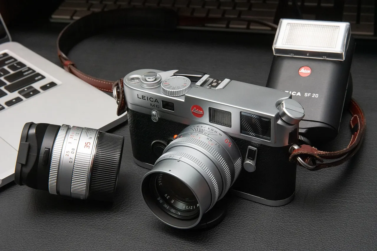 The Leica M6: The Camera Everyone Wants (Image Credits: Pixabay)