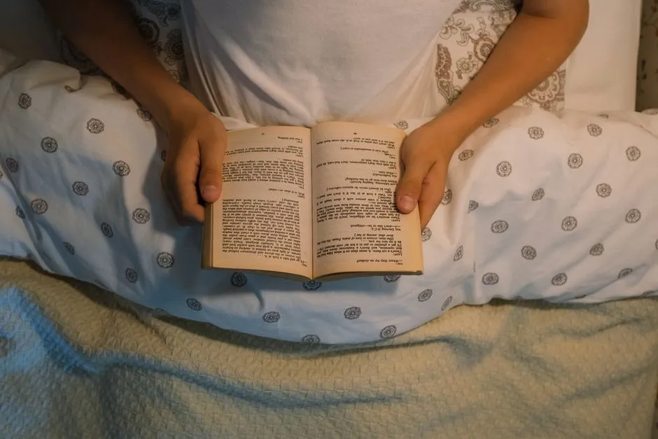 5. Going to Bed When It Got Dark - and Without Screens (Image Credits: Pexels)