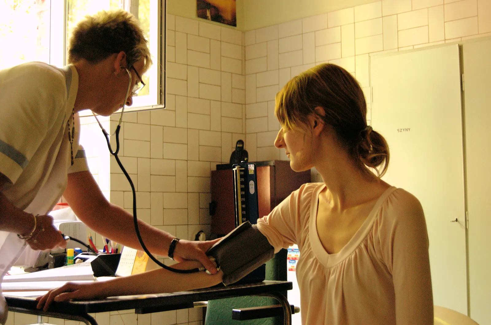 Measuring Over Clothing (09 Punkt opatrunkowy / Medical care point, CC BY-SA 2.0)