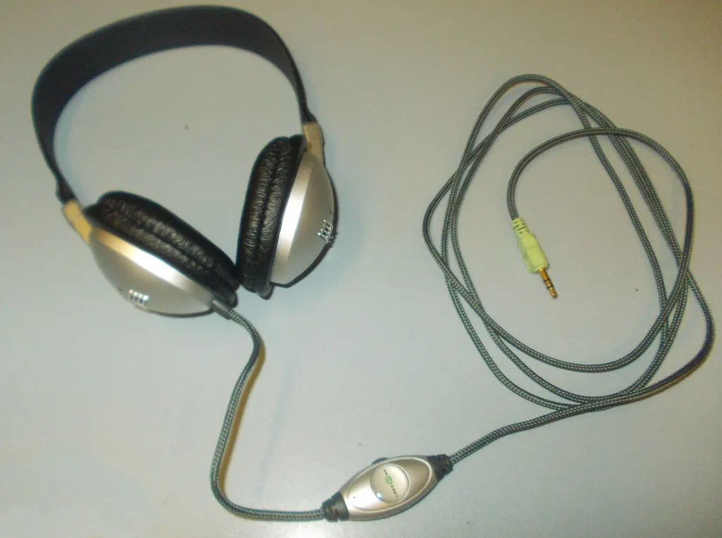 The Safe Listening Rules That Most People Ignore (Jigsawphoenix, Flickr, CC BY 2.0)