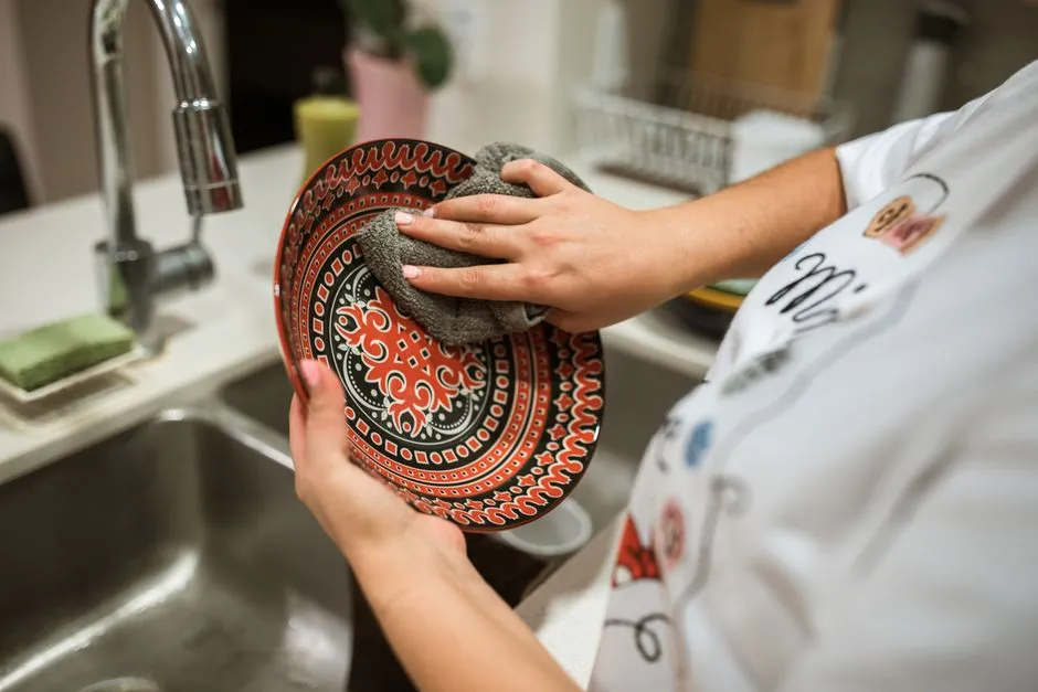 Regulars Know: The Cleanup Starts Before the Guests Leave (Image Credits: Pexels)