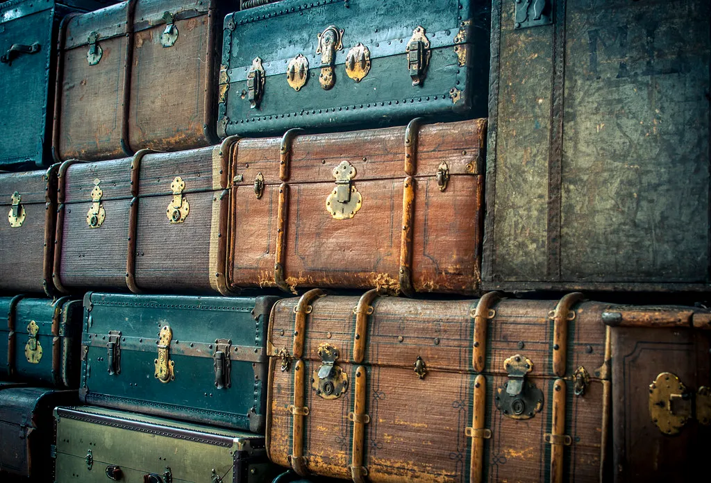 The Vignette: Styling a Suitcase the Right Way (free batjko, Flickr, CC BY 2.0)