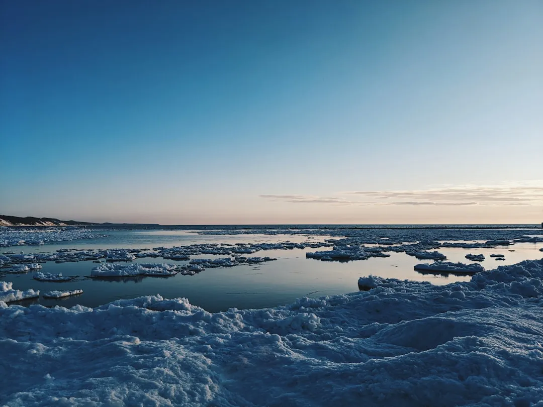 Record-Low Ice Cover and What It Means (Image Credits: Unsplash)