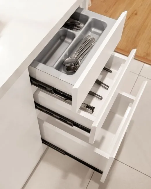 8. Single-Use Choppers and Vegetable Slicers: More Clutter Than Value (Image Credits: Pexels)