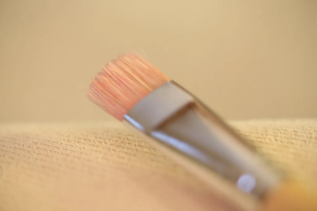 Using a Soft Brush for Fuzzy or Delicate Leaves (vanhookc, Flickr, CC BY-SA 2.0)