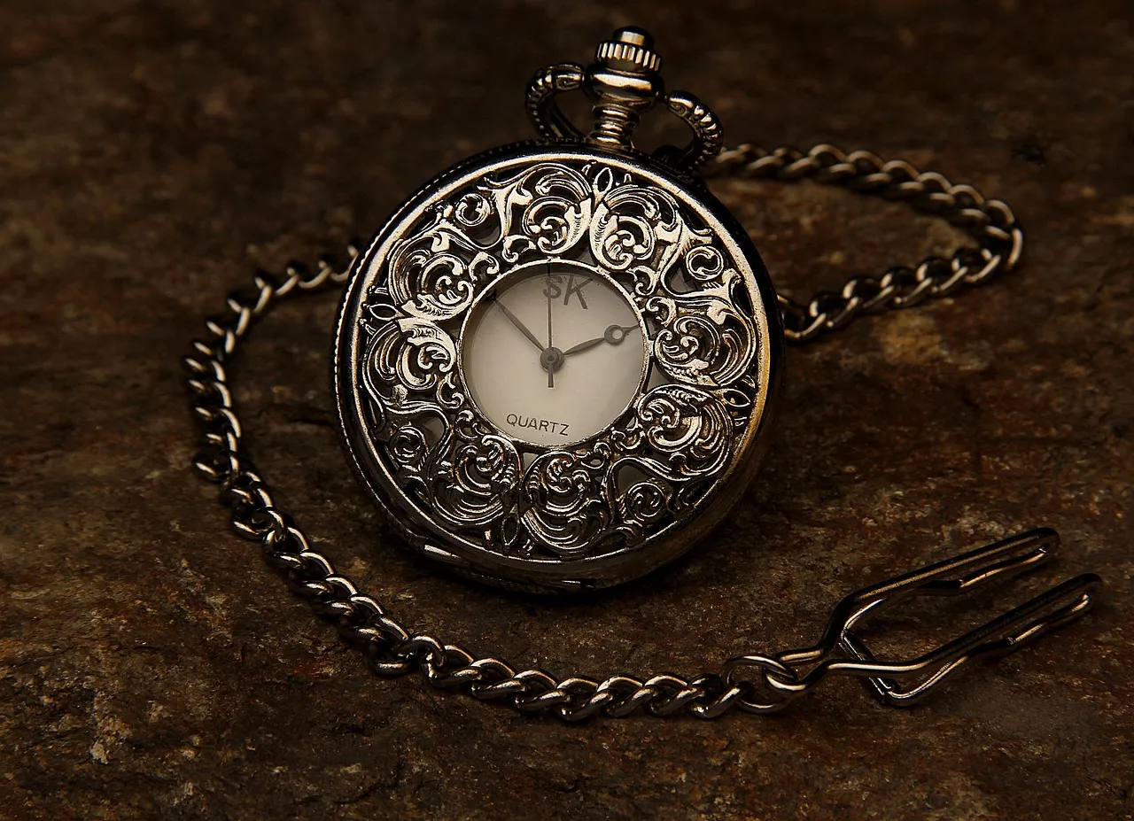 4. Vintage Watches Tucked Away in Dresser Drawers (Image Credits: Pixabay)