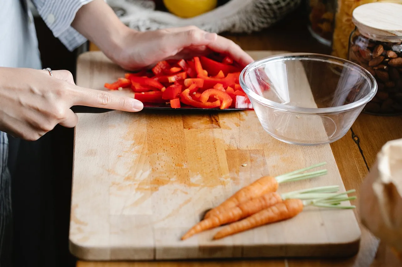 The Mental Relief of Not Being the Cook (Image Credits: Pixabay)