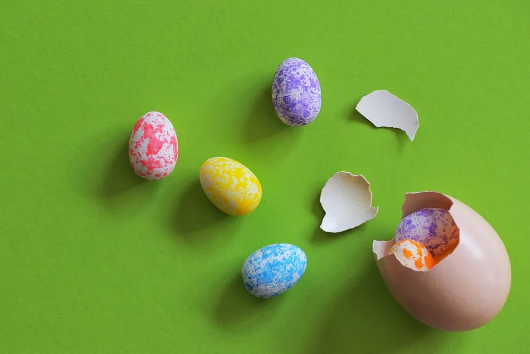 1. Small Candy Inside Eggs Is a Bigger Choking Risk Than Most Parents Realize (Image Credits: Unsplash)
