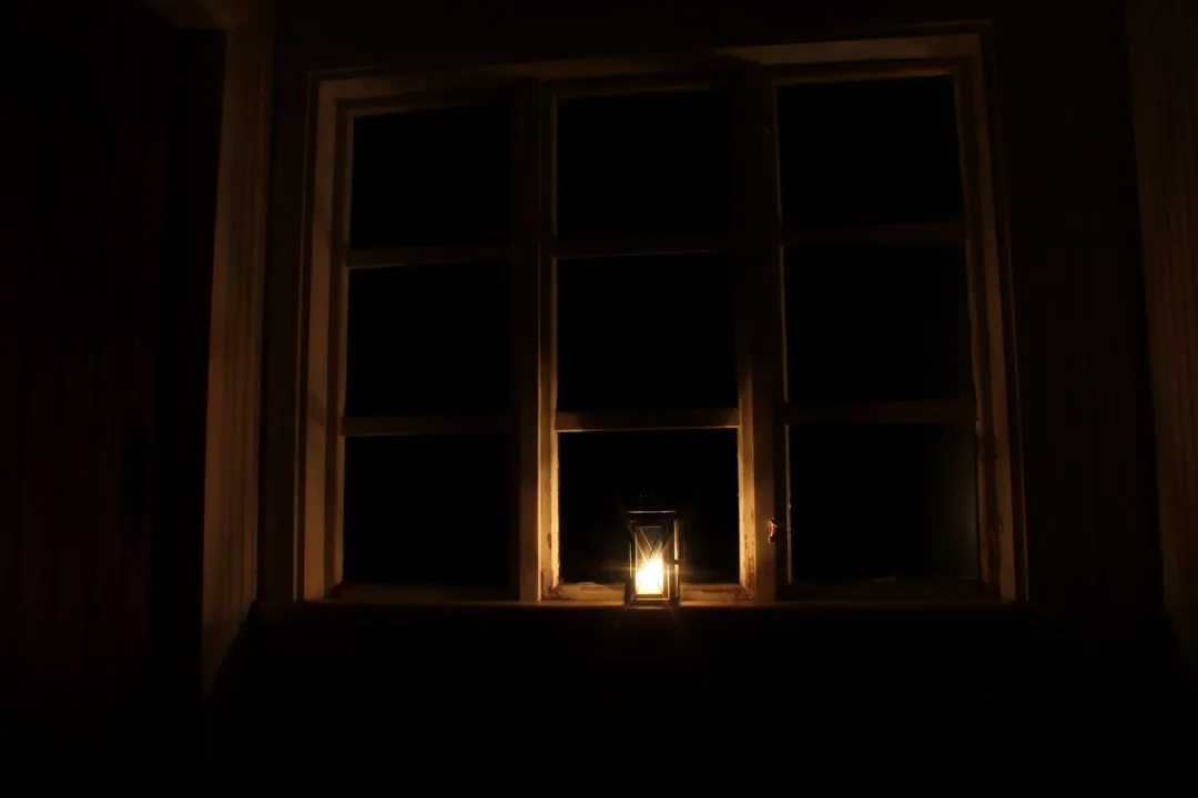 Households Underestimate How Long Outages Last (Image Credits: Unsplash)