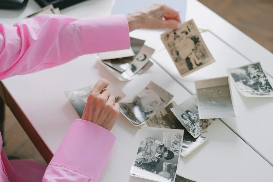 The Reminiscence Bump: Why the Old Stories Feel Freshest (Image Credits: Pexels)