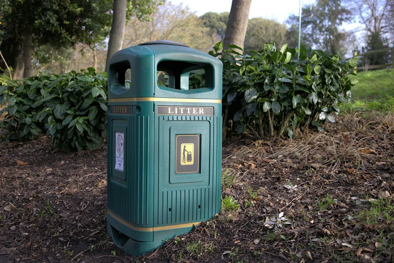 Choosing the Right Bin for Under-Sink Use (Image Credits: Pixabay)