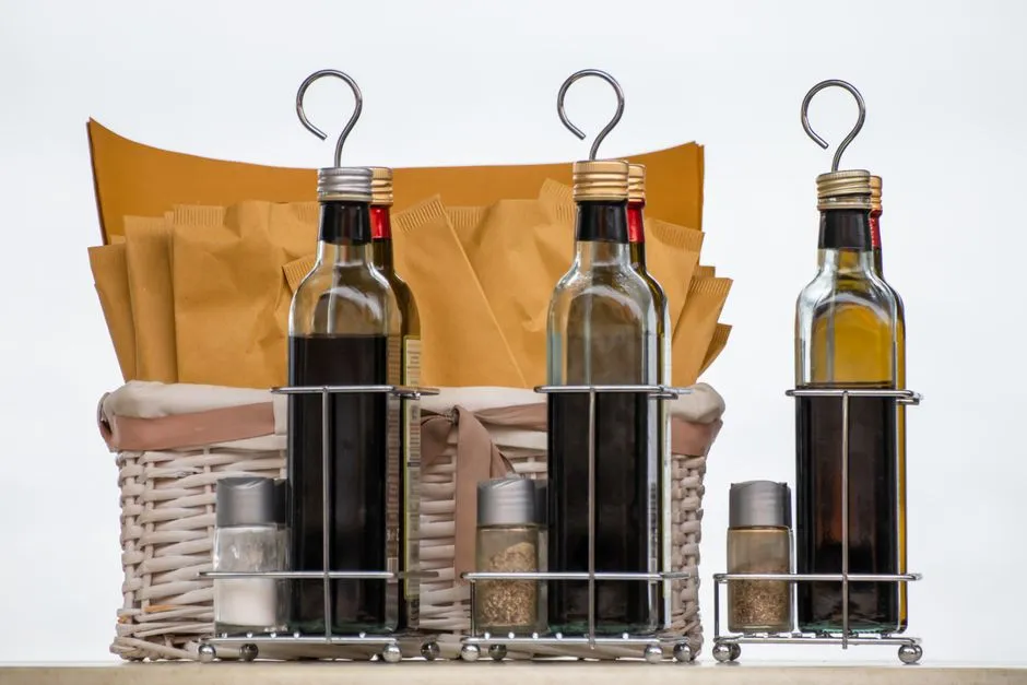 Myth 7: Vinegar Is a Safe and Effective Natural Weedkiller (Image Credits: Pexels)