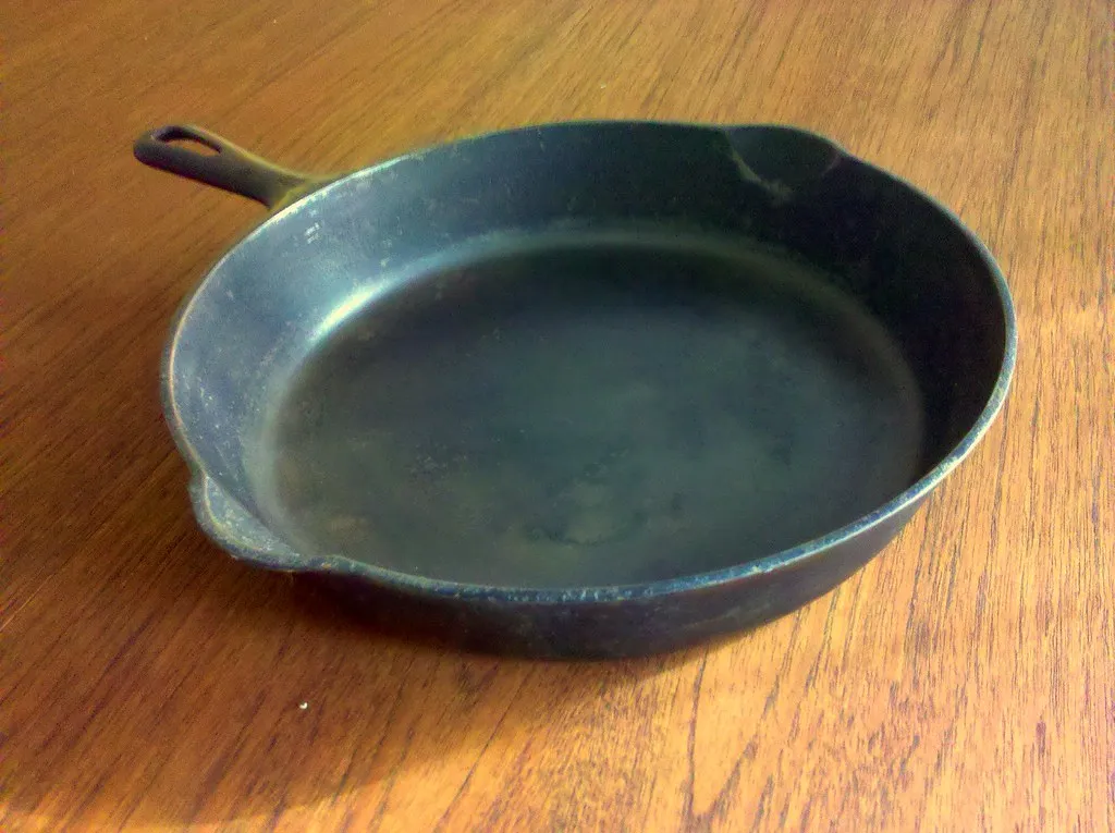 1. Vintage Griswold Cast Iron Skillets (Stockton350, Flickr, CC BY 2.0)