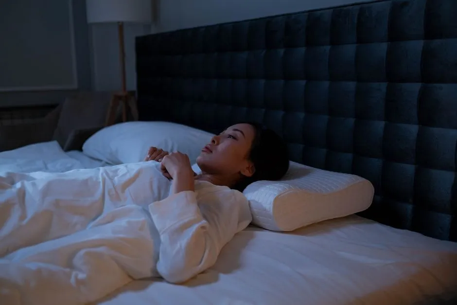 9. Underestimating How Irregular Sleep Patterns Affect Overall Health (Image Credits: Pexels)