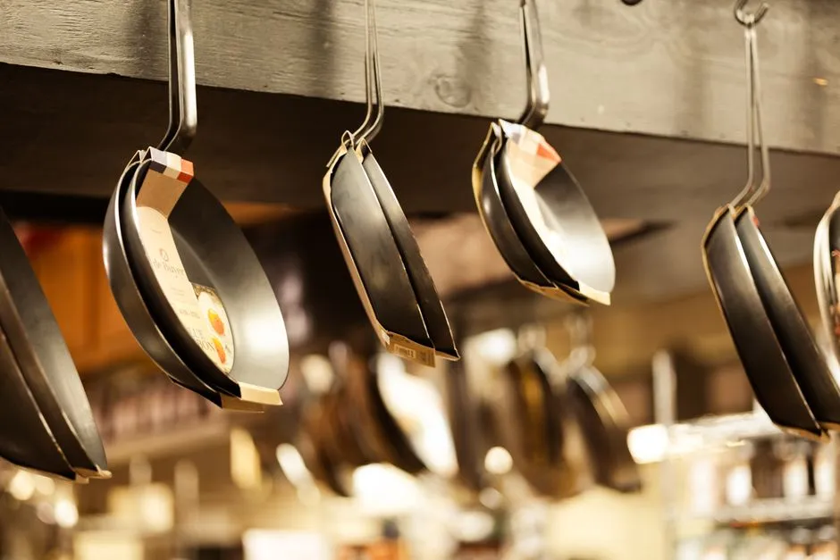Cookware Needs a Different Kind of Inspection (Image Credits: Pexels)