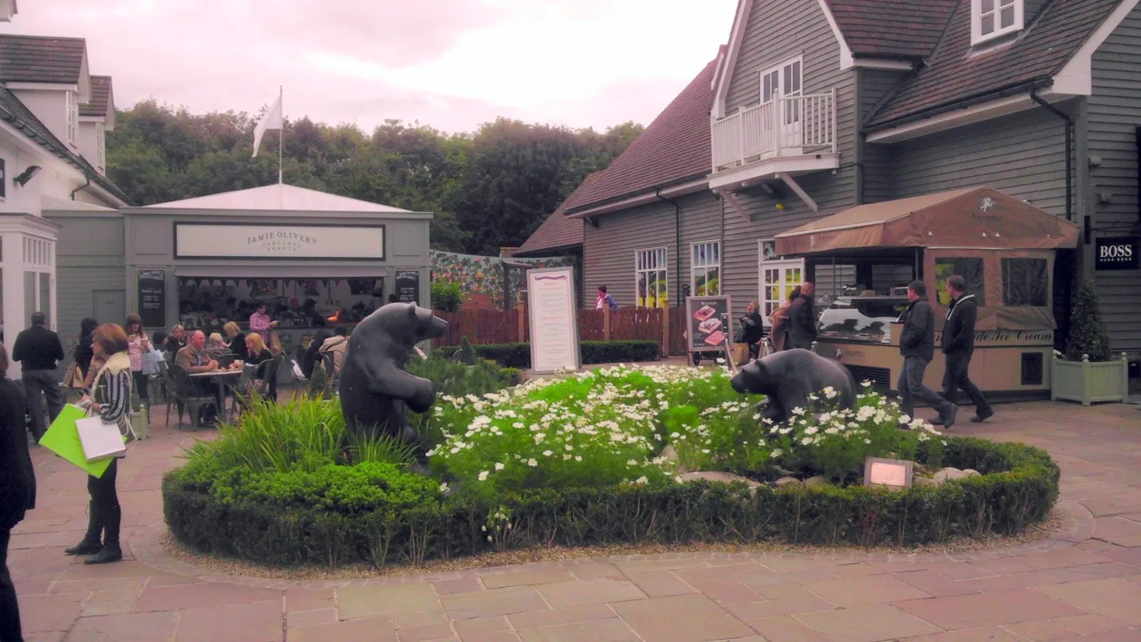 California's Urban Bear Problem Is Already Here (Geograph Britain and Ireland, CC BY-SA 2.0)