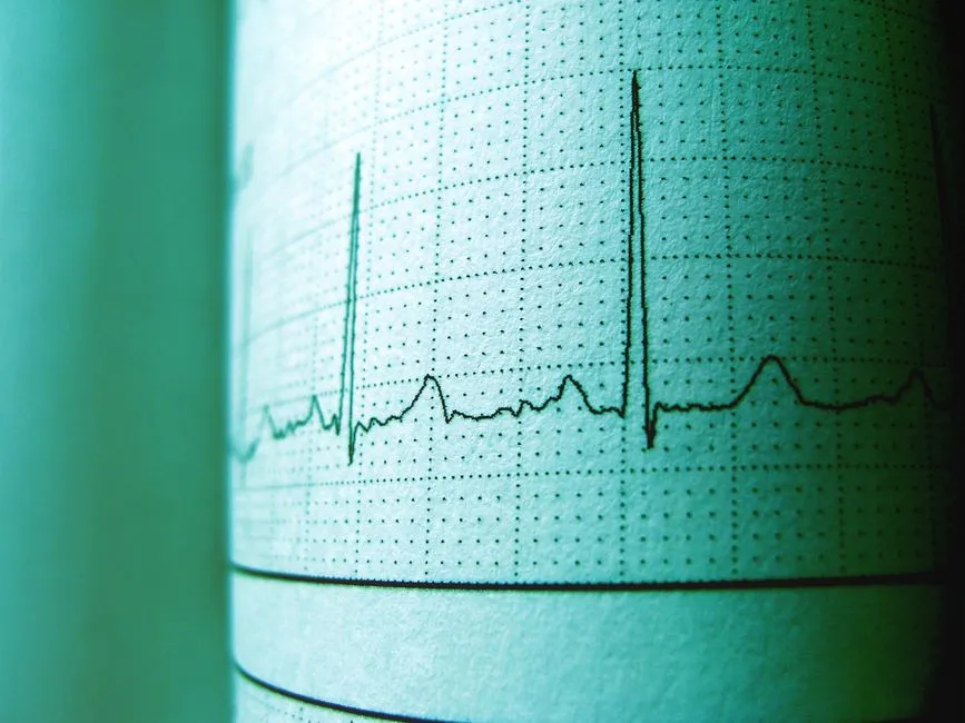 The Link Between Nightmares and Heart Health (Image Credits: Pexels)