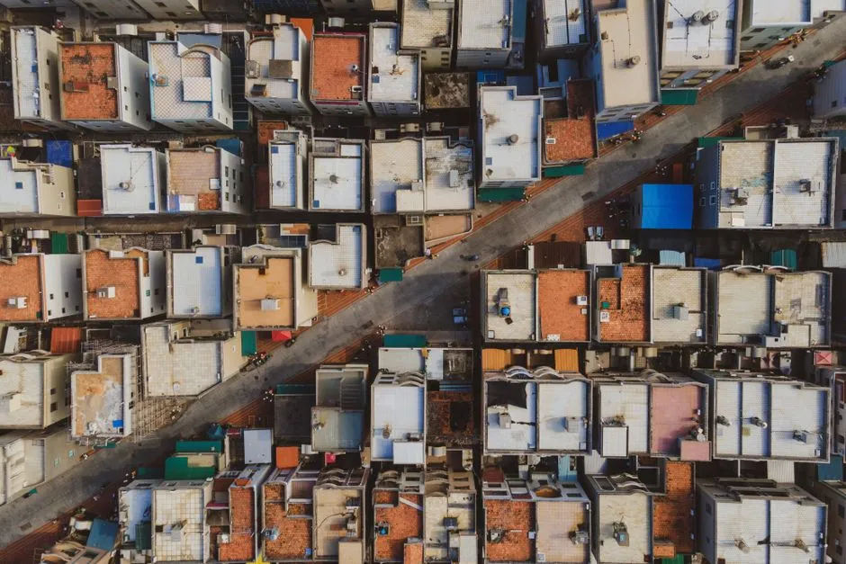 Social Bonds in Cities Are More Complex Than They Look (Image Credits: Pexels)