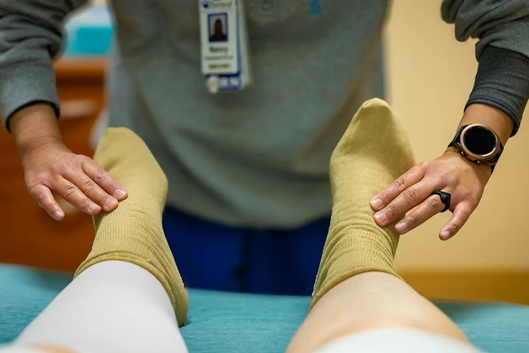 Practical Ways to Reduce Swelling Mid-Flight (Image Credits: Unsplash)