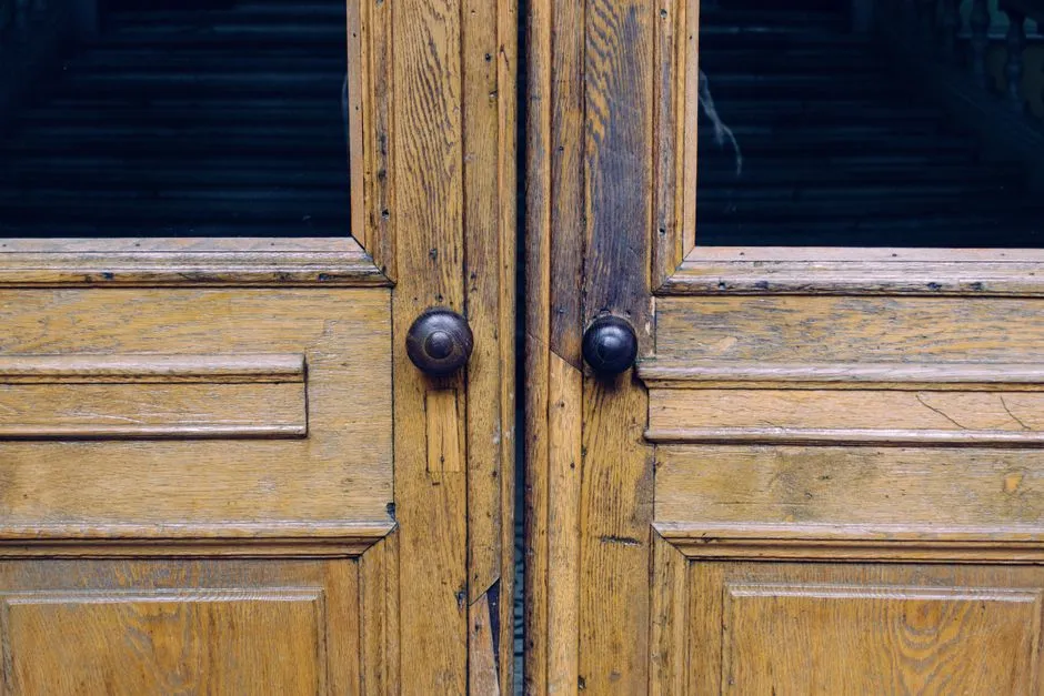A Misaligned Door Frame Doing Serious Damage (Image Credits: Pexels)