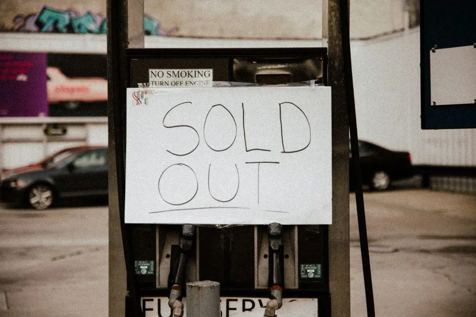 The Oil Crisis and the First Real Threat (Image Credits: Pexels)