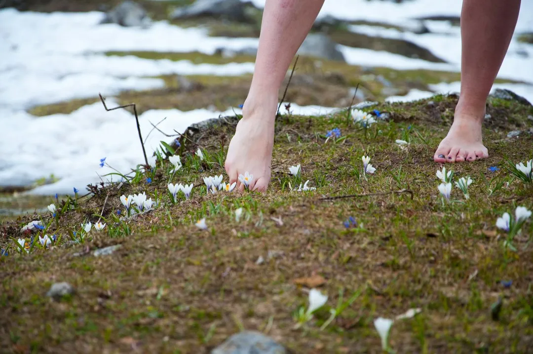 When Cold Feet Signal Something That Needs Medical Attention (Image Credits: Unsplash)