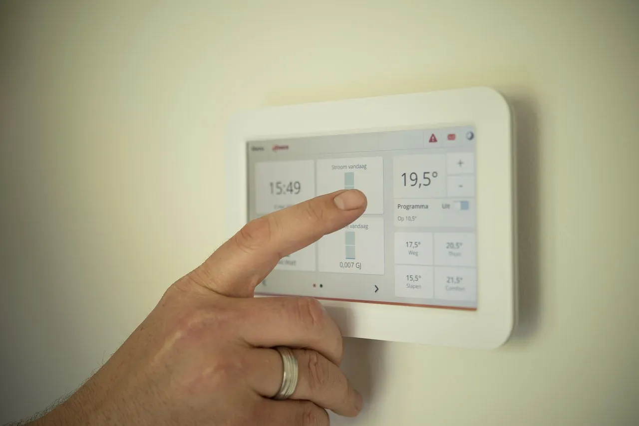 The Programmable Thermostat You're Not Actually Programming (Image Credits: Pixabay)