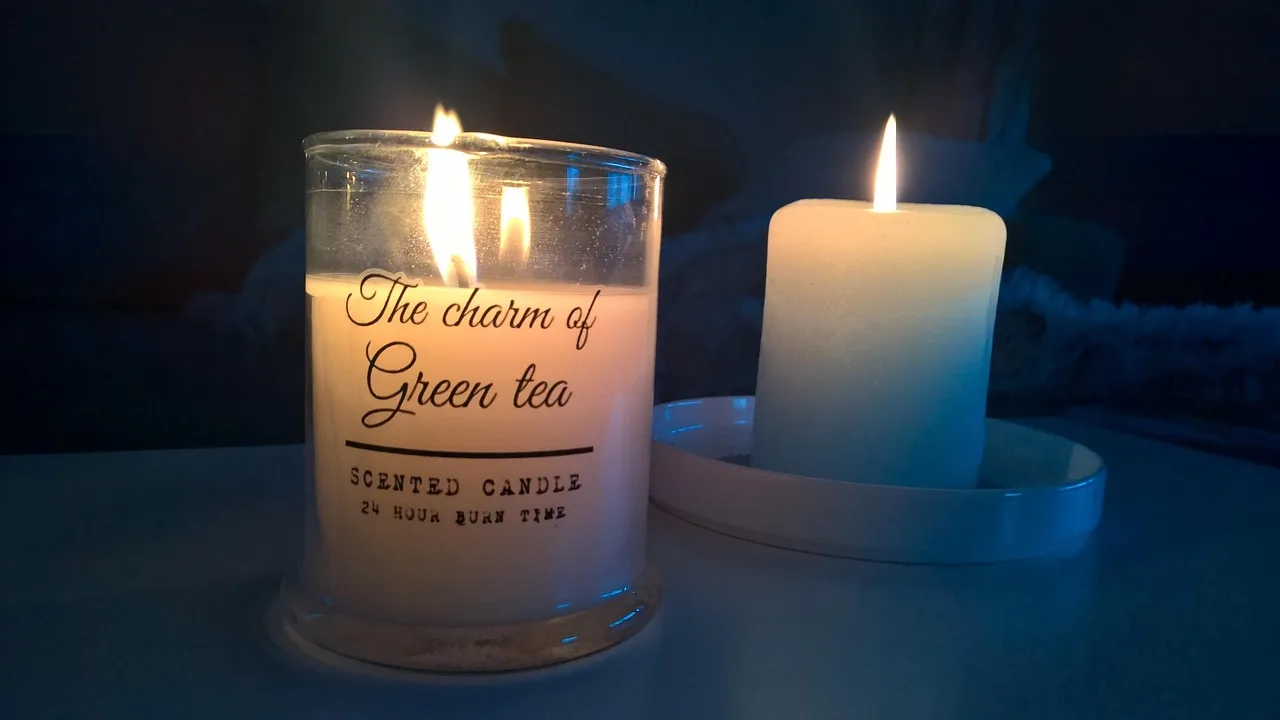 4. Scented Candles and Floral Air Fresheners (Image Credits: Pixabay)