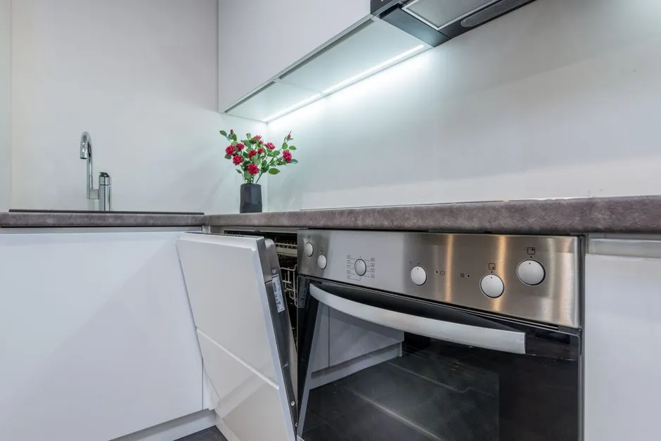 Leaving Wet Dishes Sitting Overnight (Image Credits: Pexels)