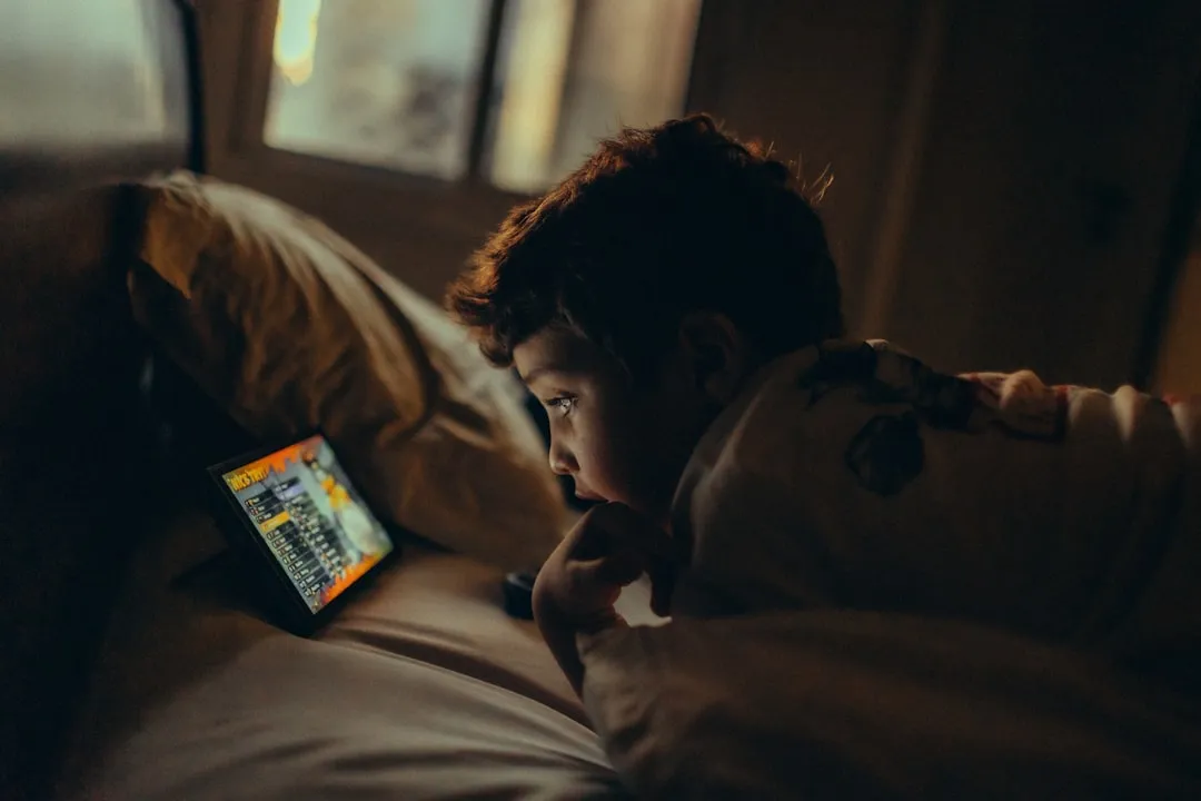 4. Mealtimes and Bedrooms Are No Longer Screen-Free (Image Credits: Unsplash)