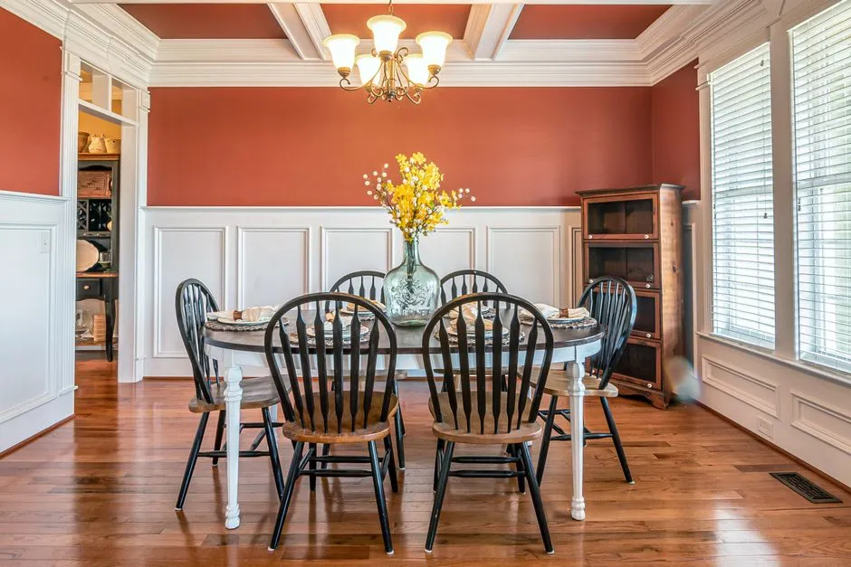 Chair Rails Dictated the Lower Boundary (Image Credits: Pexels)