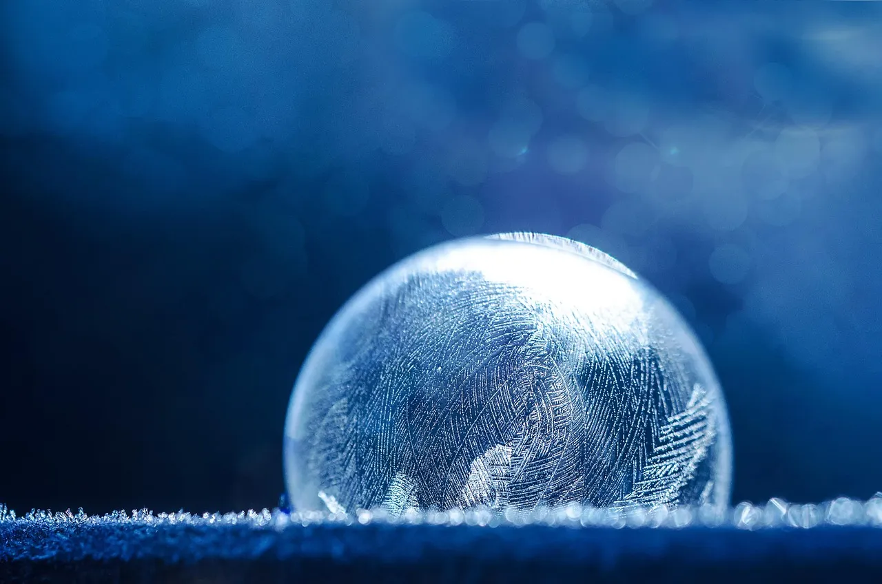 Trapped Air Makes Ice Cloudy and Worse-Tasting (Image Credits: Pixabay)