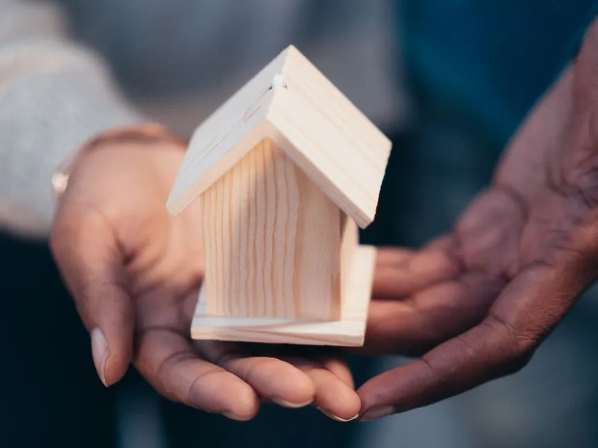 Why So Many Empty-Nesters Are Staying Put (Image Credits: Pexels)