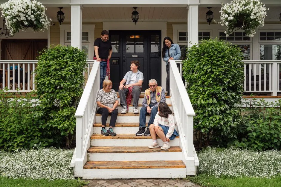 The Grassroots "Front Porch Friday" Movement (Image Credits: Pexels)