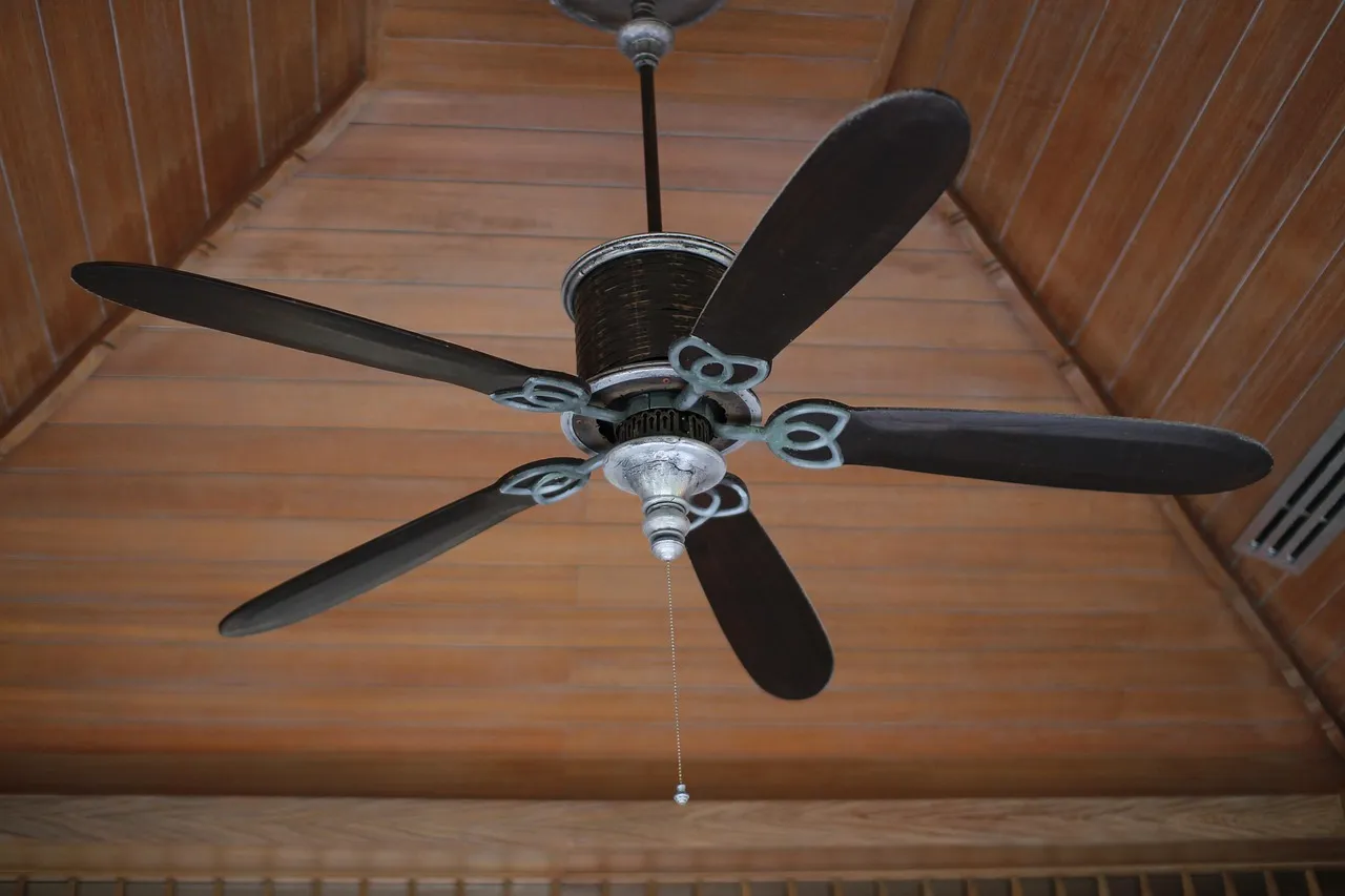 Placing Alarms Near Air Vents or Ceiling Fans (Image Credits: Pixabay)