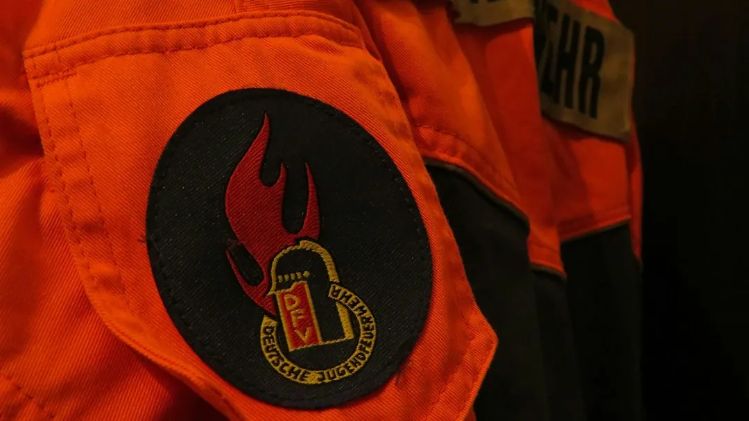 The Label Itself: What "Flame Resistant" Actually Means (Image Credits: Unsplash)