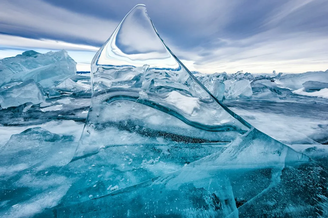 Nature Does It Better: How Lakes Freeze Clear (Image Credits: Unsplash)