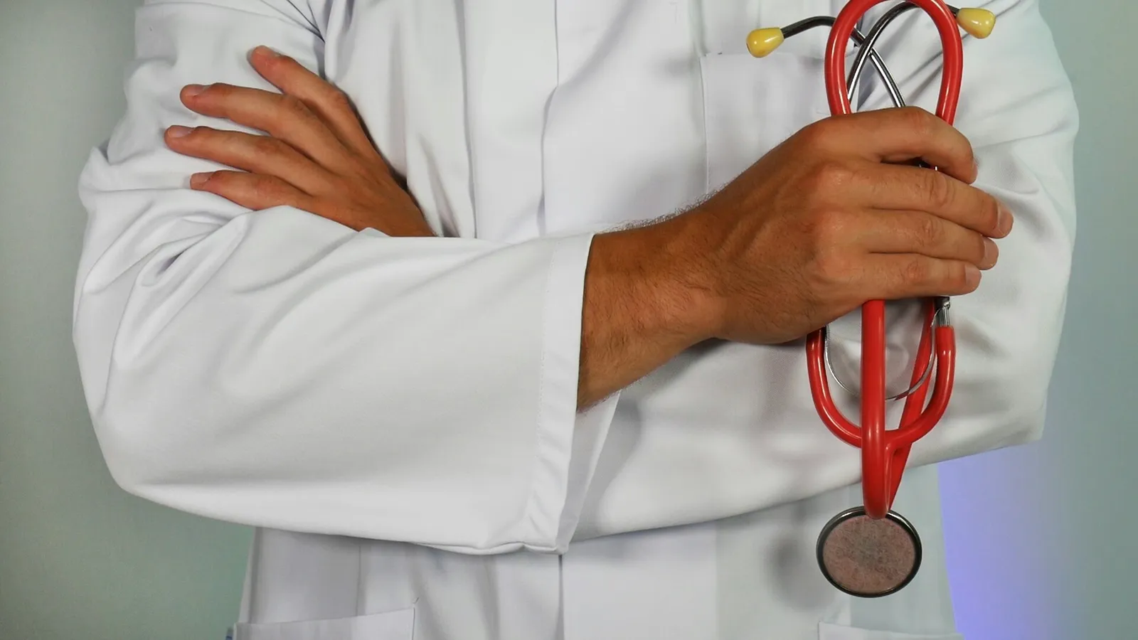 When to Actually See a Doctor (Image Credits: Unsplash)