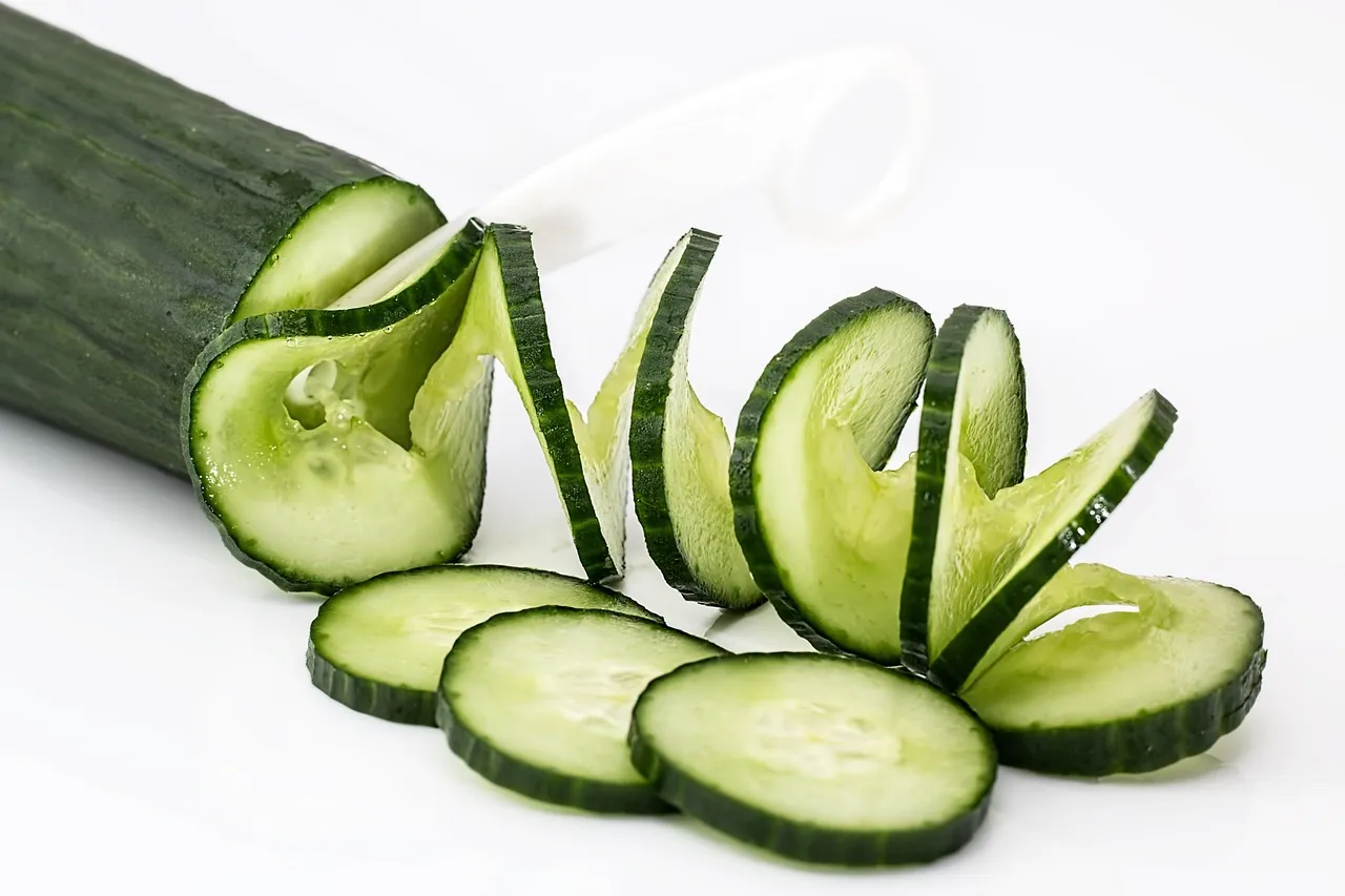 3. Cucumber: Hydration as a Bloating Remedy (Image Credits: Pixabay)