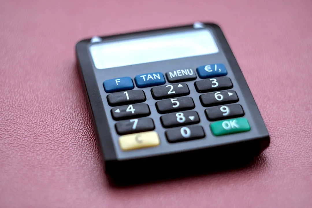 2. Financial Infidelity and Hidden Purchases (Image Credits: Unsplash)