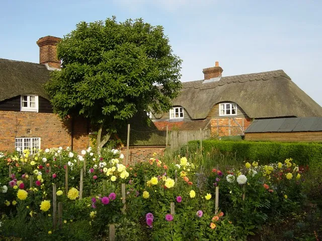 Why the Style Feels Timeless Rather Than Trendy (From geograph.org.uk, CC BY-SA 2.0)