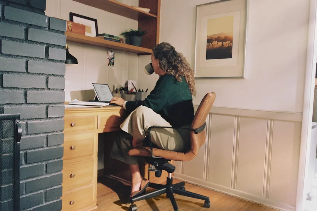 Home Office Satisfaction Has a Direct Link to Burnout Risk (Image Credits: Unsplash)