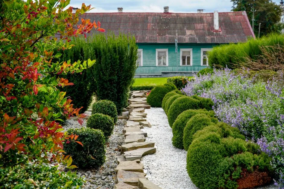 The Cost Reality: AI Tools vs. Traditional Landscape Design (Image Credits: Pexels)