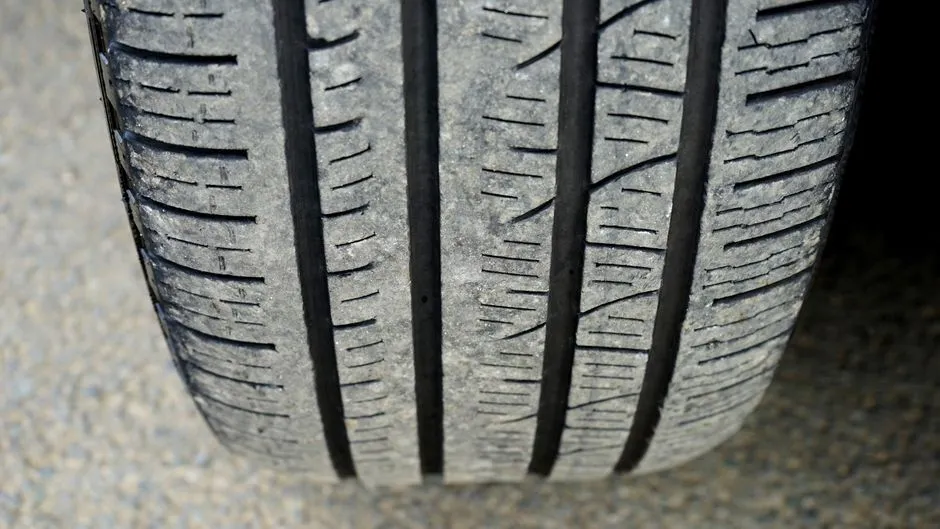 What It Does for Traction and Handling (Image Credits: Pexels)