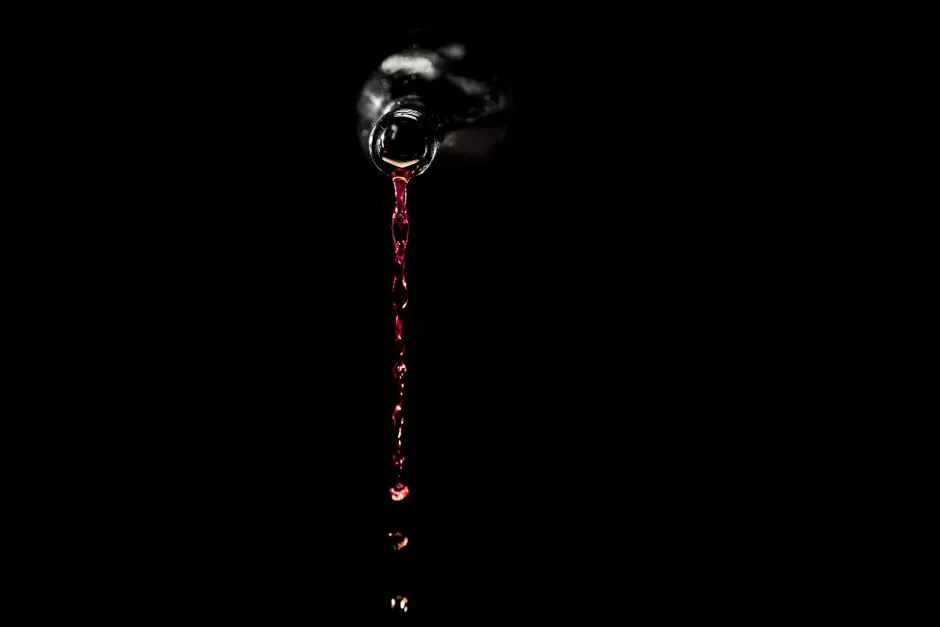 The Physics Behind the Drip: How a Bottle Regulates Itself (Image Credits: Pexels)