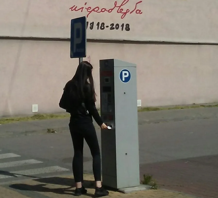 What to Do If You Already Scanned and Paid (By Warszawska róg Szerokiej w Tomaszowie Mazowieckim, w województwie łódzkim, PL, EU., Public domain)