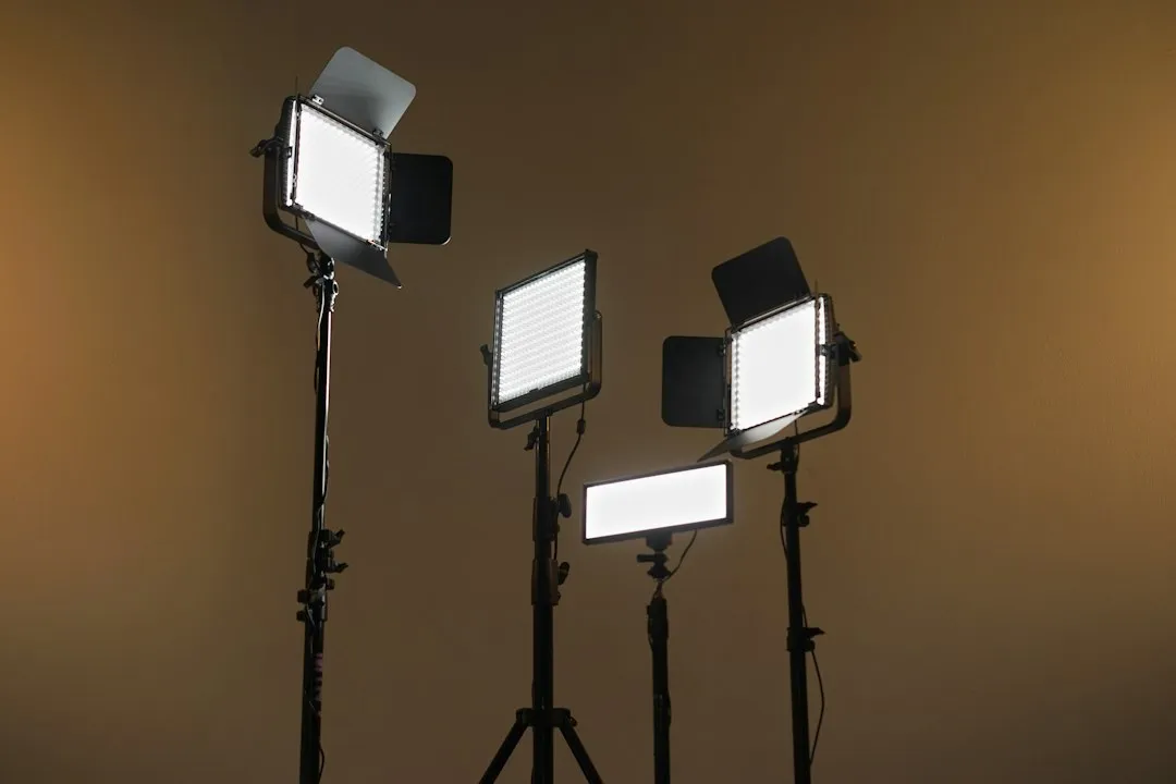 The Three-Point Setup: A Simple Professional Standard (Image Credits: Unsplash)