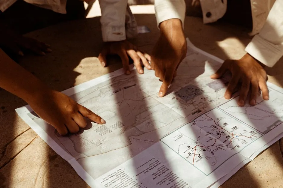 Why a Topo Map Beats a Phone When It Counts (Image Credits: Pexels)