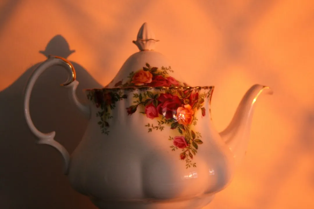 Vintage and Antique China (Image Credits: Unsplash)